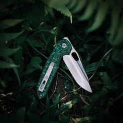 Vosteed Thunderbird - 2.98" Satin M390 Blade, Green Cloud Carbon Fibre Handle, Trek Lock - A0311 -Outdoor Equipment Store 0CKKOEJZxhdQE8TKc1Dd0nRMFLGSpd metadGh1bmRlcmJpcmQtQTAzMTFfMTAud2VicA3D3D