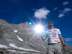 SOL Rescue Flash Floating Mirror -Outdoor Equipment Store 1bxoYv1idGVOkZknENmrpIm7CAcjzO metaMDE0MF8xMDAzX1NPTF9SZXNjaHVlX0ZsYXNoX1NpZ25hbF9NaXJyb3JfTGlmZXN0eWxlMS0xMjAweDkwMC1lMzM5YTcyXzUwMDB4LmpwZWc3D