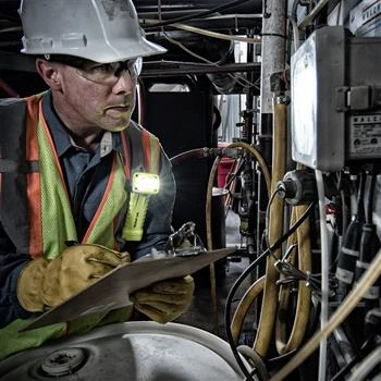 Pelican 3415M Right Angle Light (Magnet Version) Safety Certified - 3AA, 336 Lumens 6 Pelican 3415M Right Angle Light (Magnet Version) Safety Certified - 3AA, 336 Lumens - Image 4