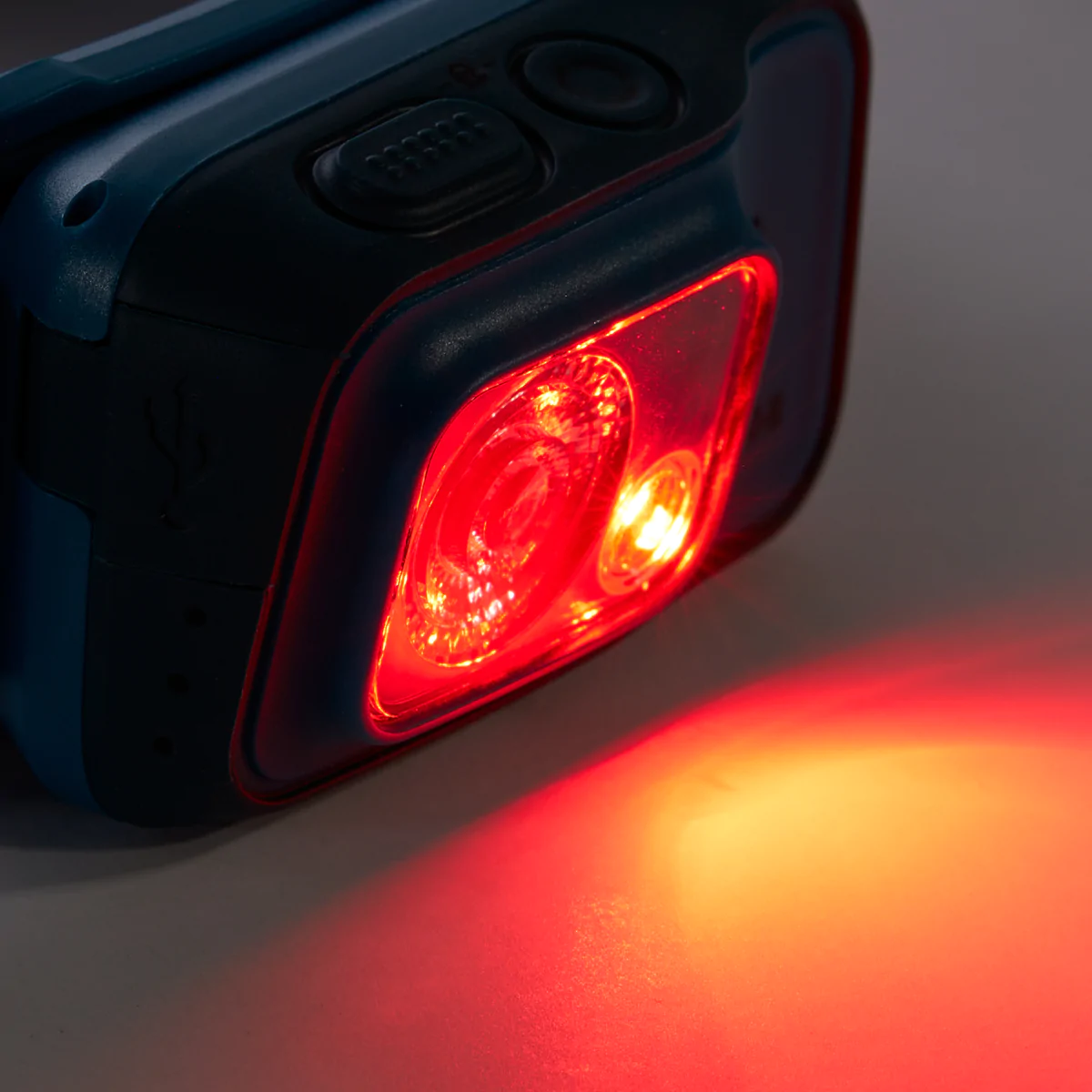 Black Diamond Cosmo 350-R Rechargeable Red/White LED Headlamp - Graphite (350 Lumens) 4 Black Diamond Cosmo 350-R Rechargeable Red/White LED Headlamp - Graphite (350 Lumens) - Image 2