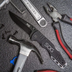 SOG Salute Lockback Black FF11CP 12 SOG Salute Lockback Black FF11CP -Outdoor Equipment Store D2too193G32U4MNSZ0u7aTZlzvwpcR metac2FsdXRlLmpwZWc3D