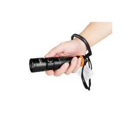 OrcaTorch DC710 Rechargeable Dive Light (3000 Lumens) -Outdoor Equipment Store R6ScPMgfT8yYk48EHGPynjTpUPFSvV metaREM3MTAgaW4gaGFuZC5qcGVn