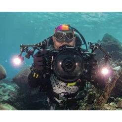 OrcaTorch D900V Rechargeable Video Dive Light With Four Colour Outputs (2200 Lumens, 230 Metres) -Outdoor Equipment Store qmaHUh6SksixaLhS6vbPMSTOihRATg metaU2NyZWVuc2hvdCAyMDIzLTA4LTAyIGF0IDEuMDQuMDcgcG0ucG5n